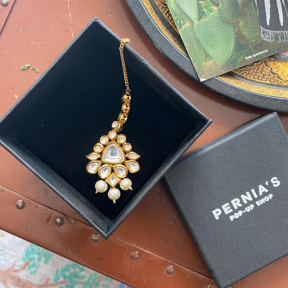 NWT Minaki Gold Finish Pearl Maangtikka